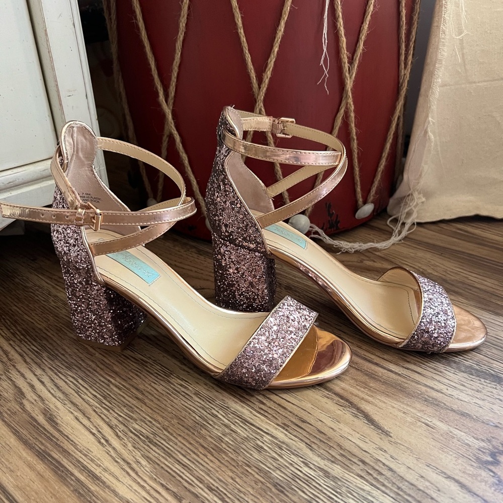 Betsey Johnson pink glitter heels